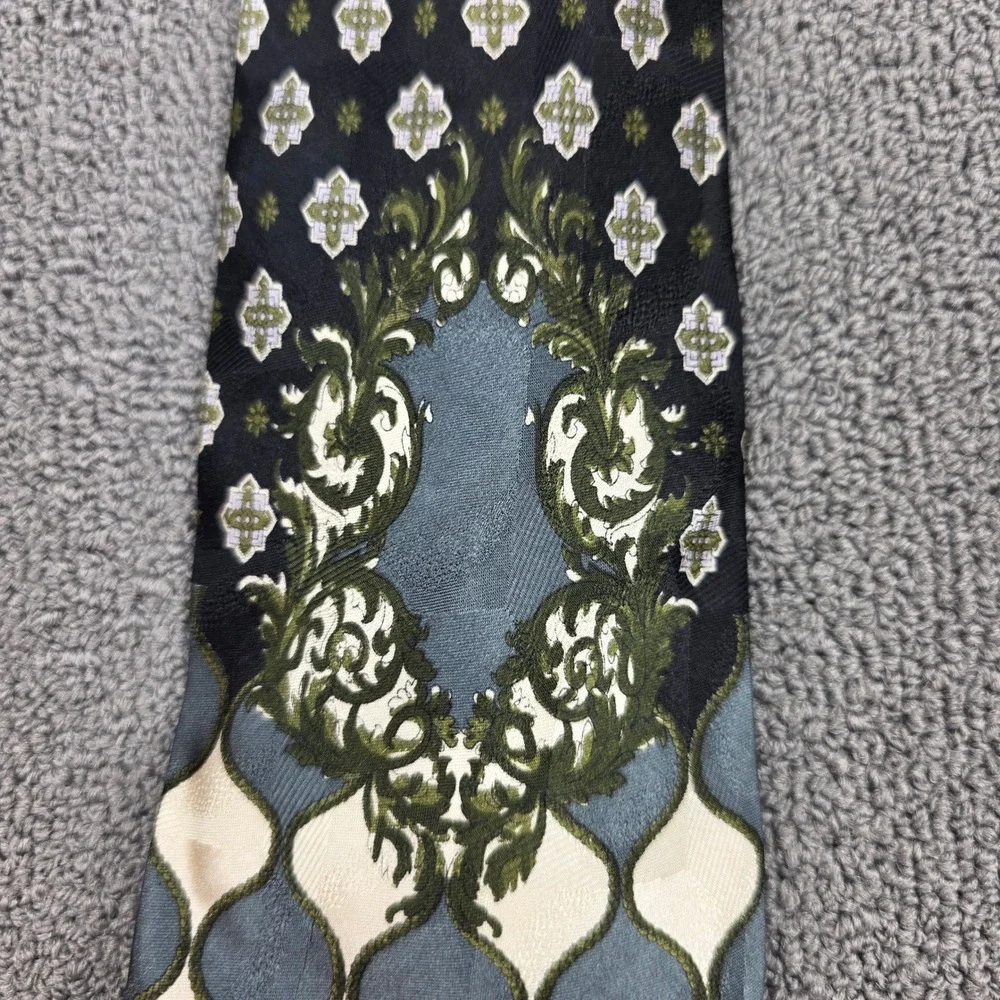 Georgio Gentelli Uomo Necktie Mens Black Baroque Medallion Silk Hand Made OS